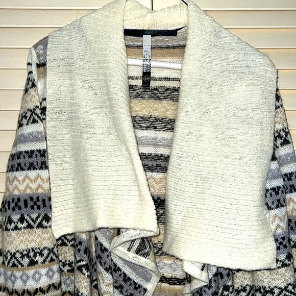 Super cute cardigan sweater size xs - Picture 2 of 6